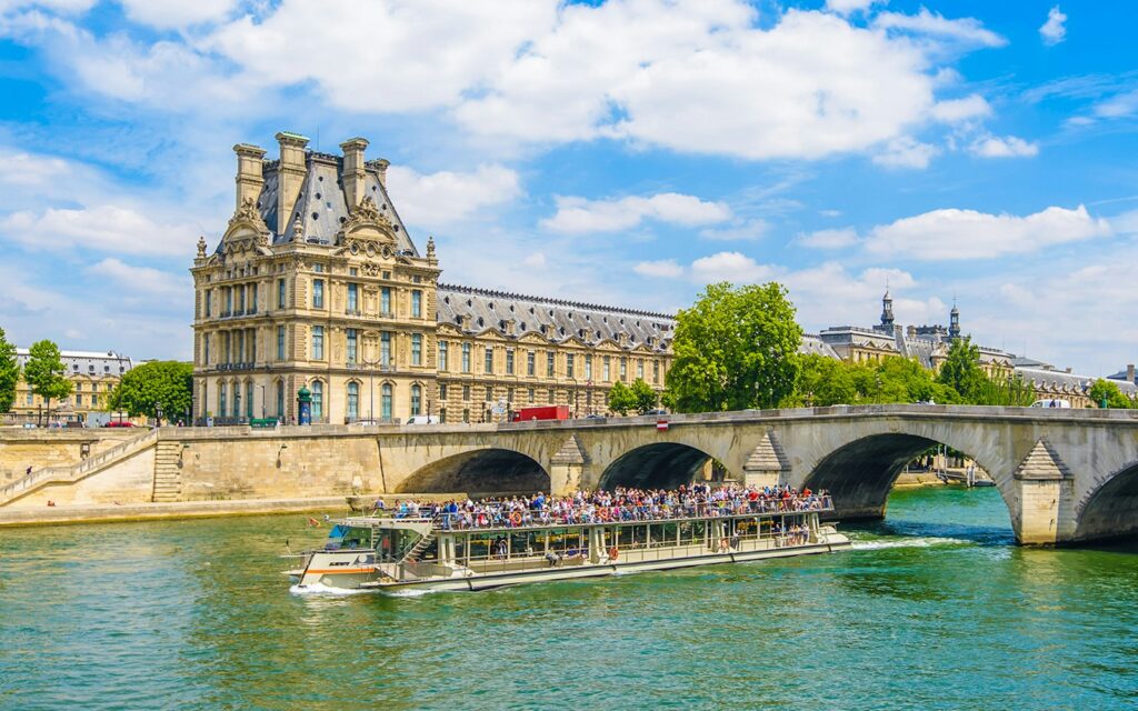 Top 10 Tourist Attractions in Paris Top 10 Tourist Attractions in Paris